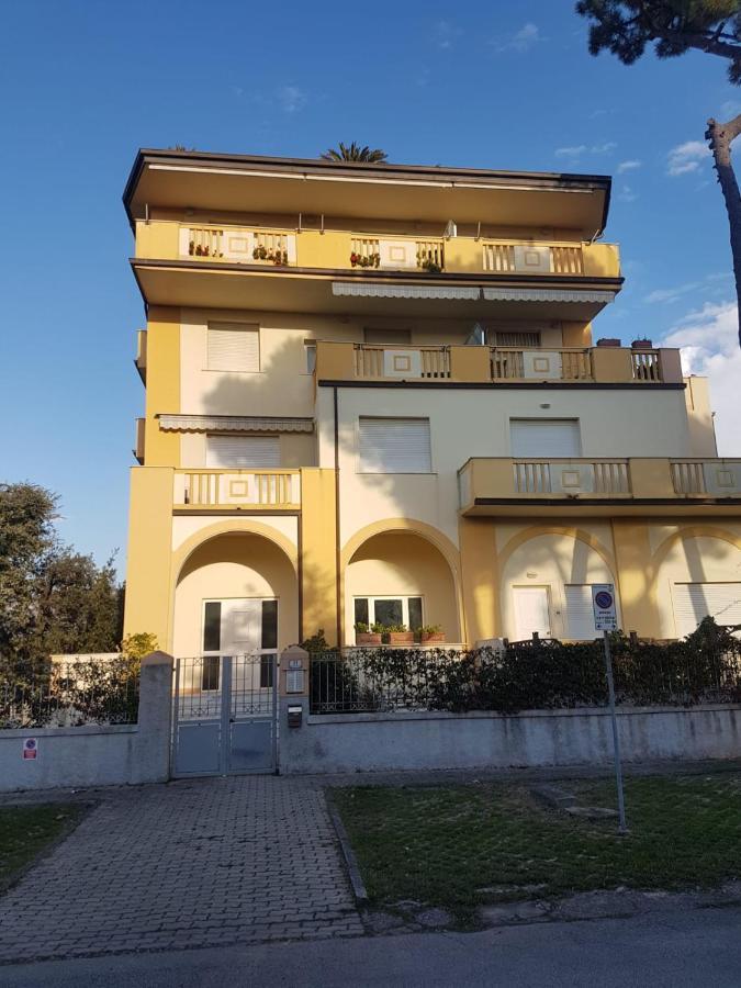 Apartamento Vittoria Marina Di פיאטרה סנטה מראה חיצוני תמונה