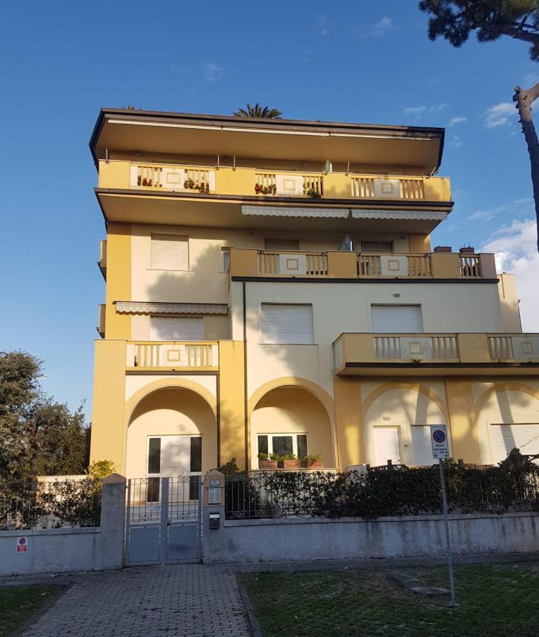 Apartamento Vittoria Marina Di פיאטרה סנטה מראה חיצוני תמונה
