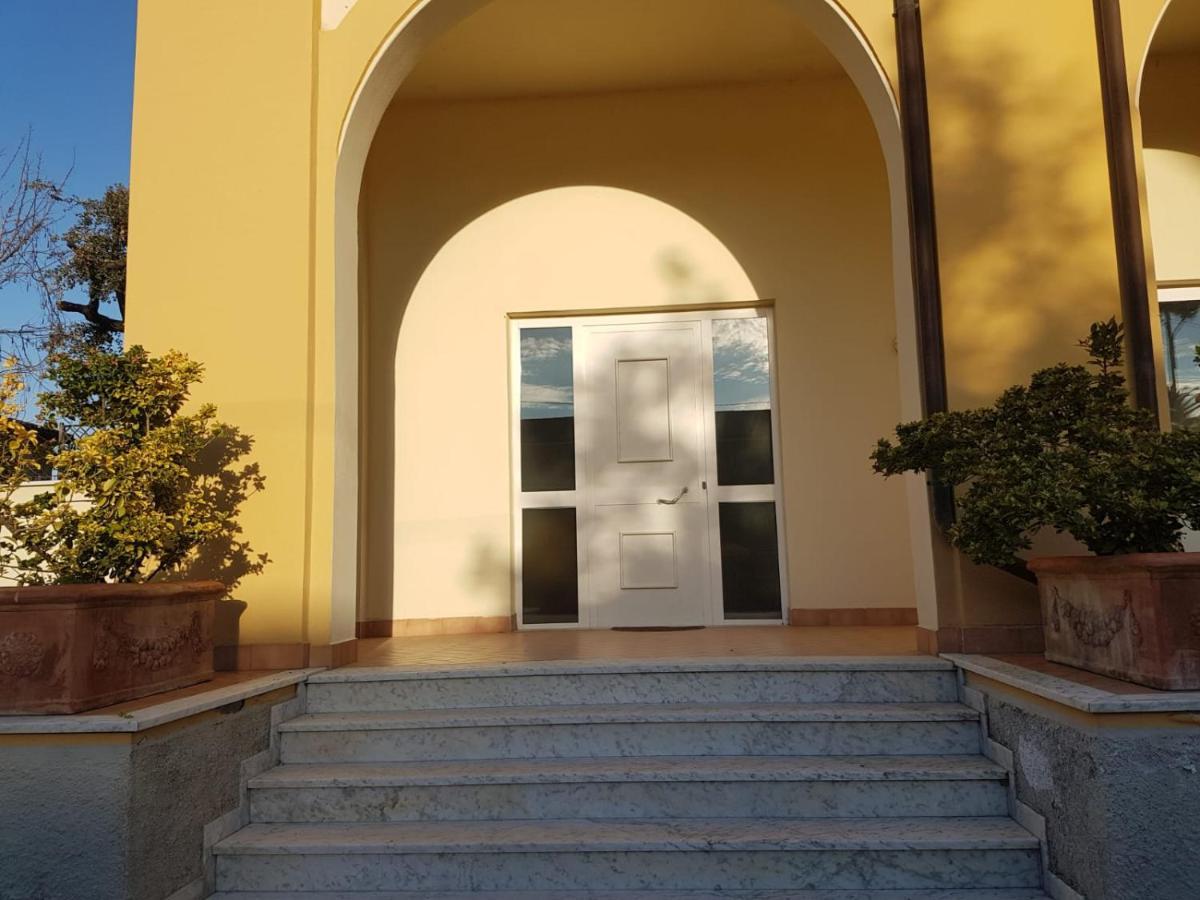 Apartamento Vittoria Marina Di פיאטרה סנטה מראה חיצוני תמונה